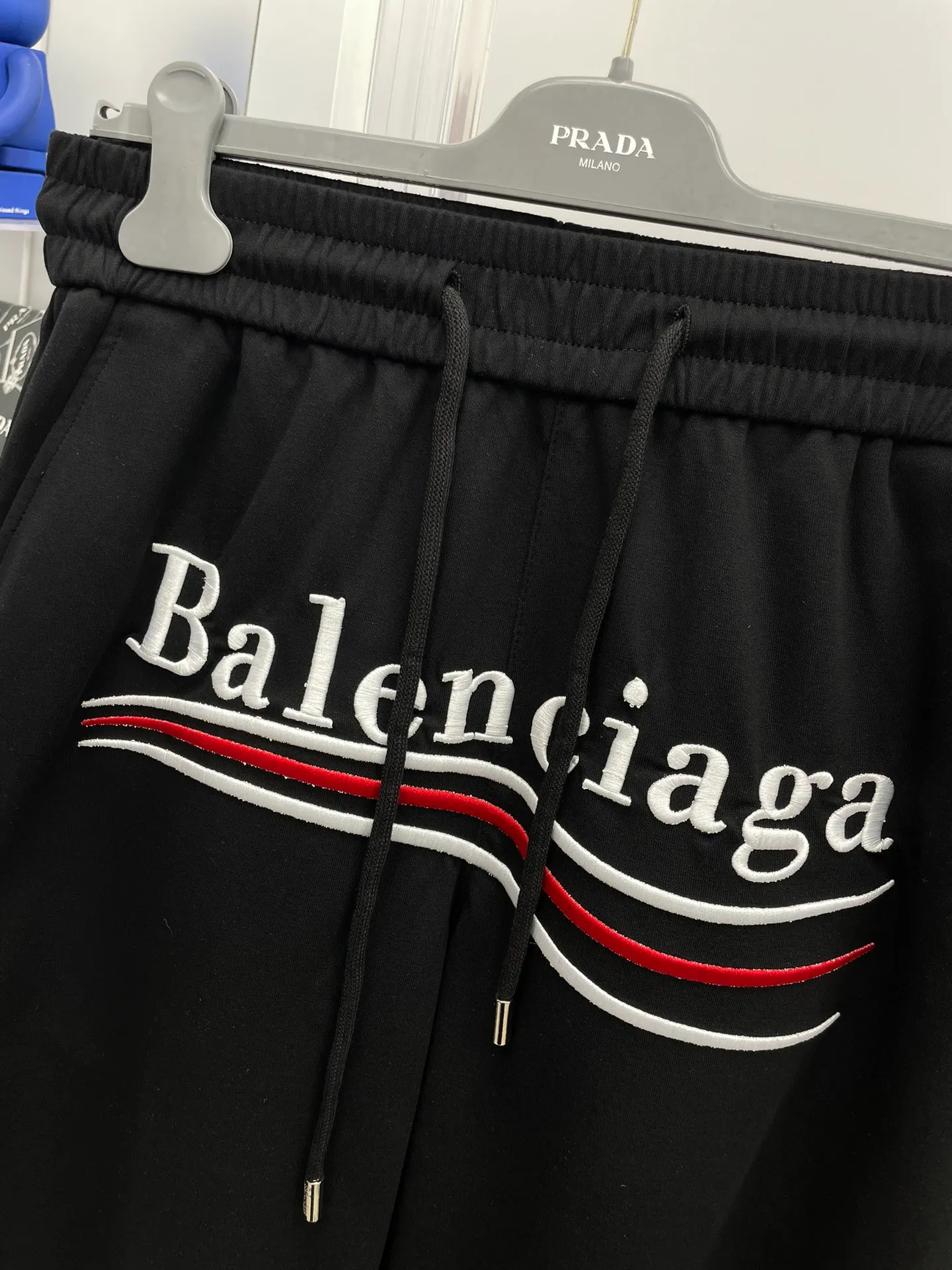 Bal* Paris Coke 2026 Summer New Arrival letter LOGO shorts D High-end custom Breathable fabric Breathable stretch comfort is extremely high, the details are impeccable, top-grade accessories, original logo design concept, delicate and soft feel! The upper body fit is awesome! Size: M-XXXL Please state your height and weight when ordering